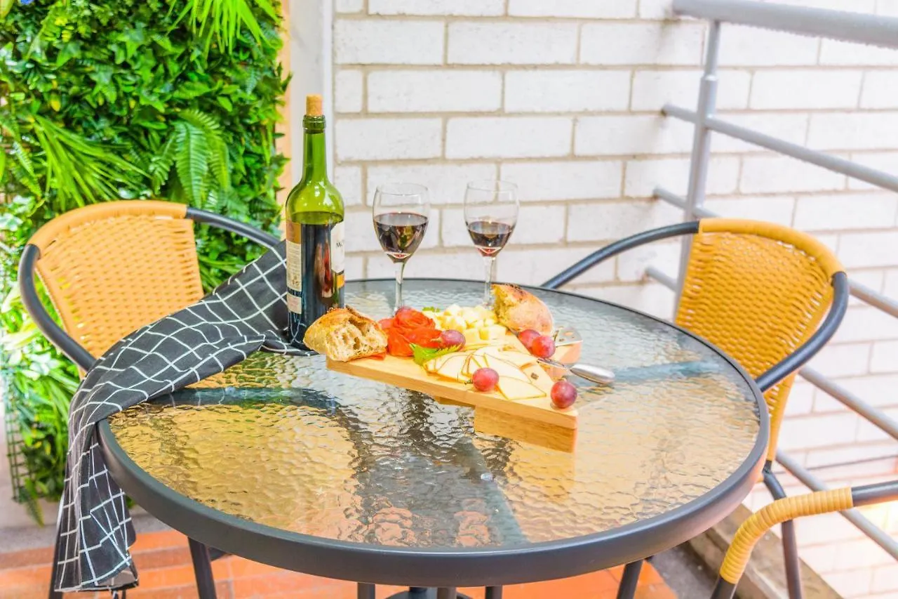 Modern Apartment Ultra Fast Internet In El Poblado Medellin
