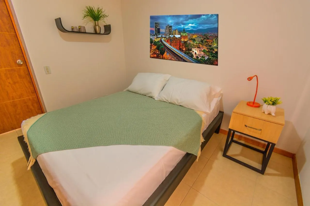 Modern Apartment Ultra Fast Internet in El Poblado Medellín